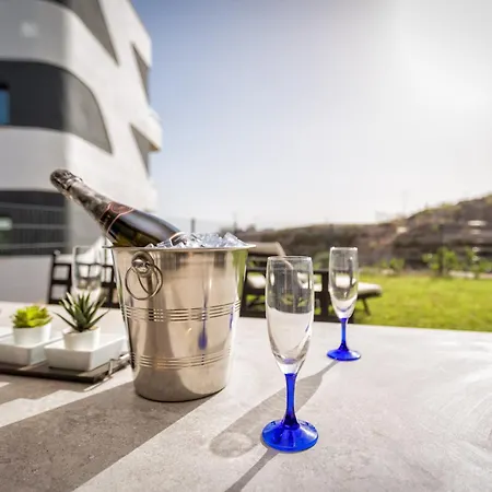 Vivi Homes - Higueron Premium Wellness, Sauna, Pool & Hot Tub *